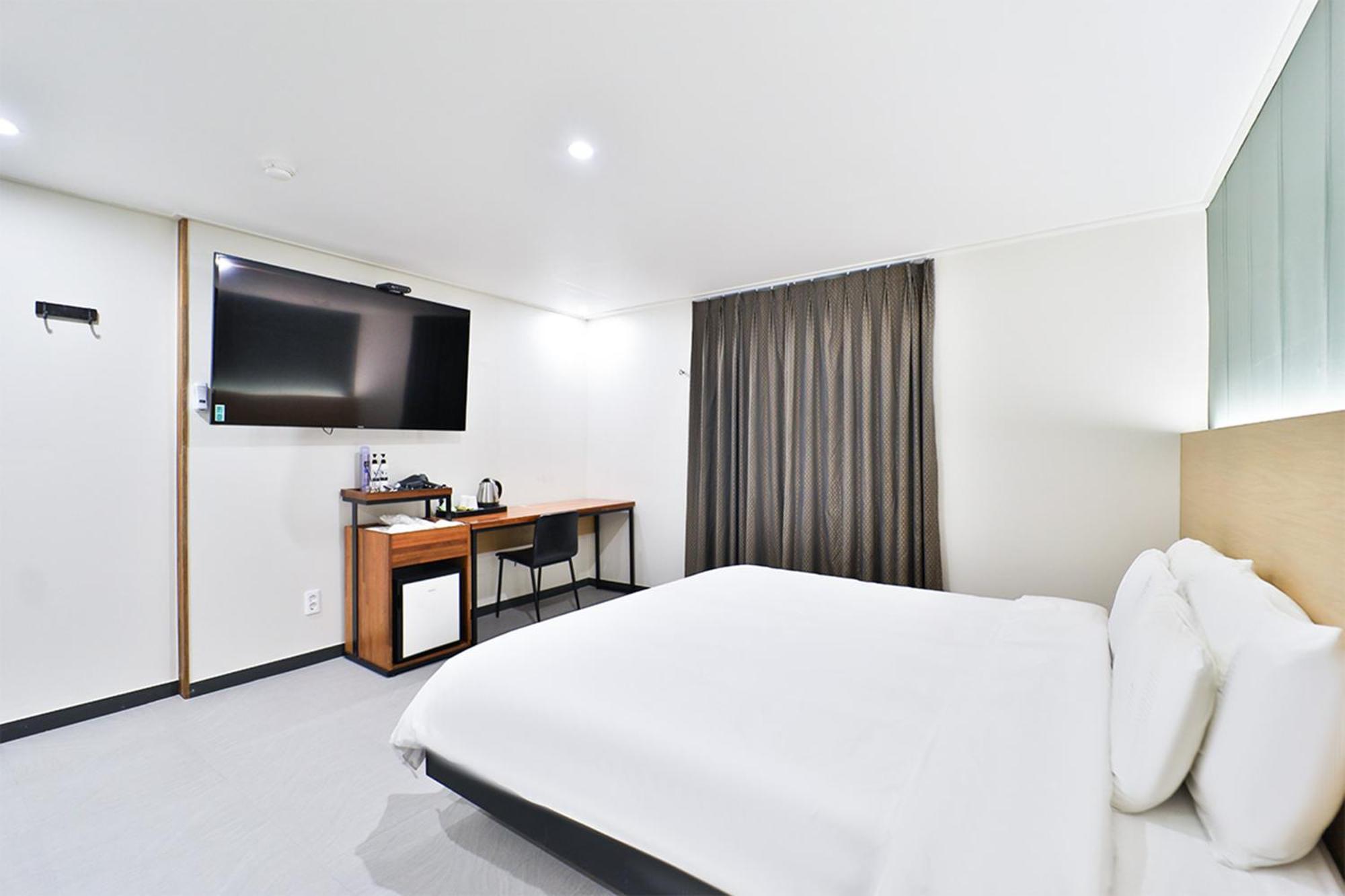 Calm Rest Hotel Busan Sasang Екстер'єр фото