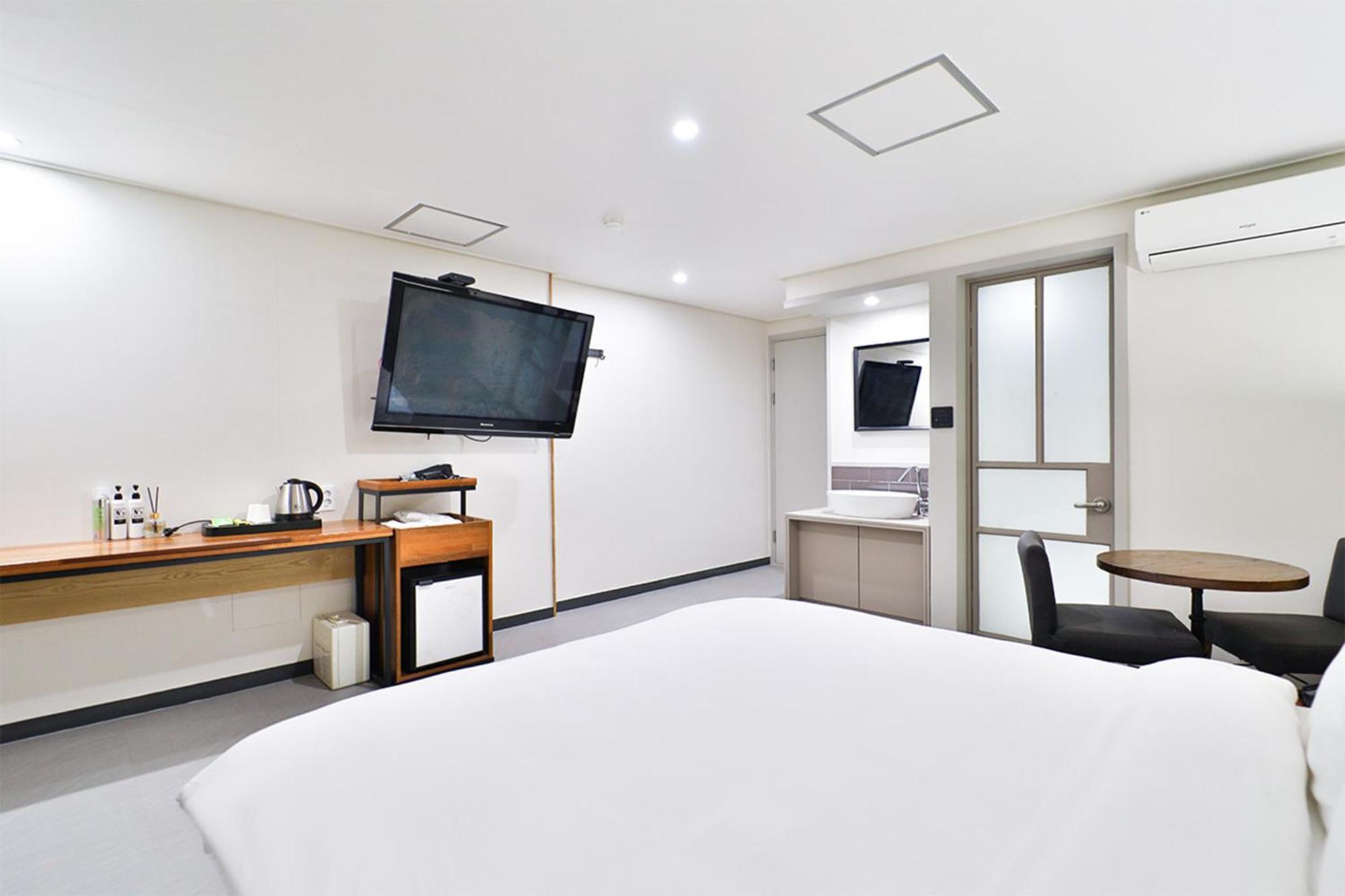 Calm Rest Hotel Busan Sasang Екстер'єр фото