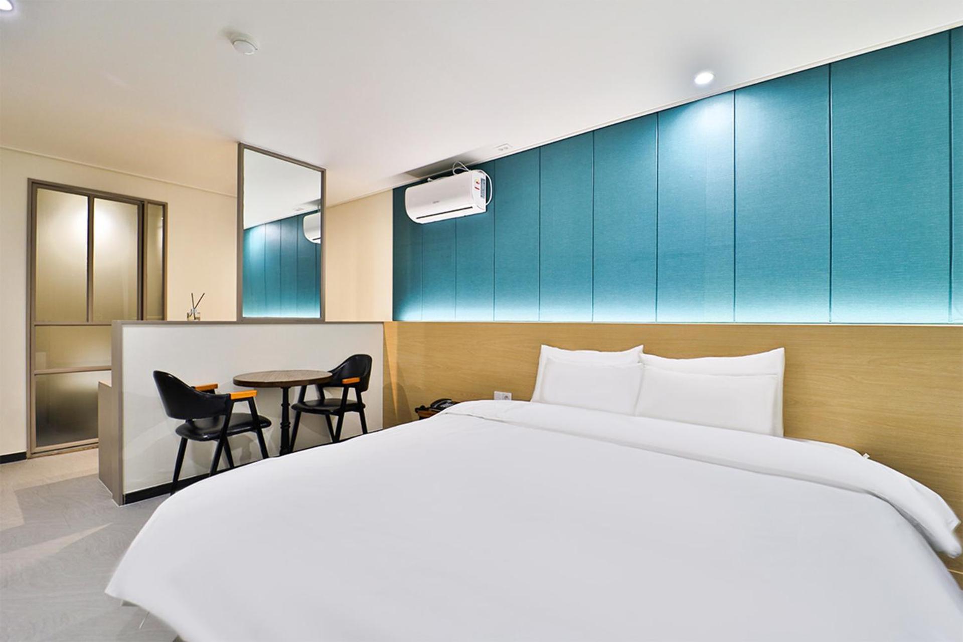 Calm Rest Hotel Busan Sasang Екстер'єр фото