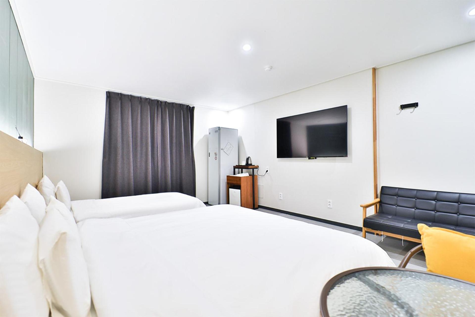 Calm Rest Hotel Busan Sasang Екстер'єр фото
