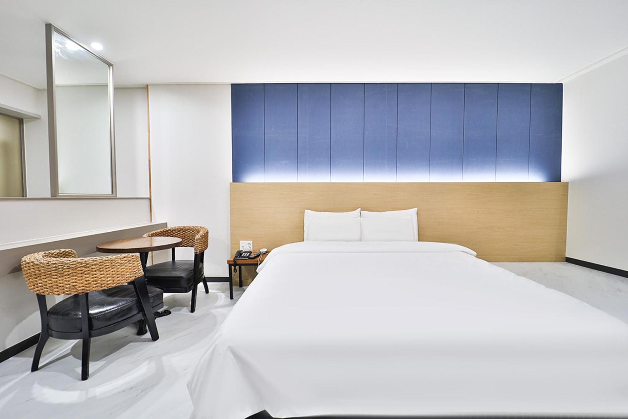 Calm Rest Hotel Busan Sasang Екстер'єр фото