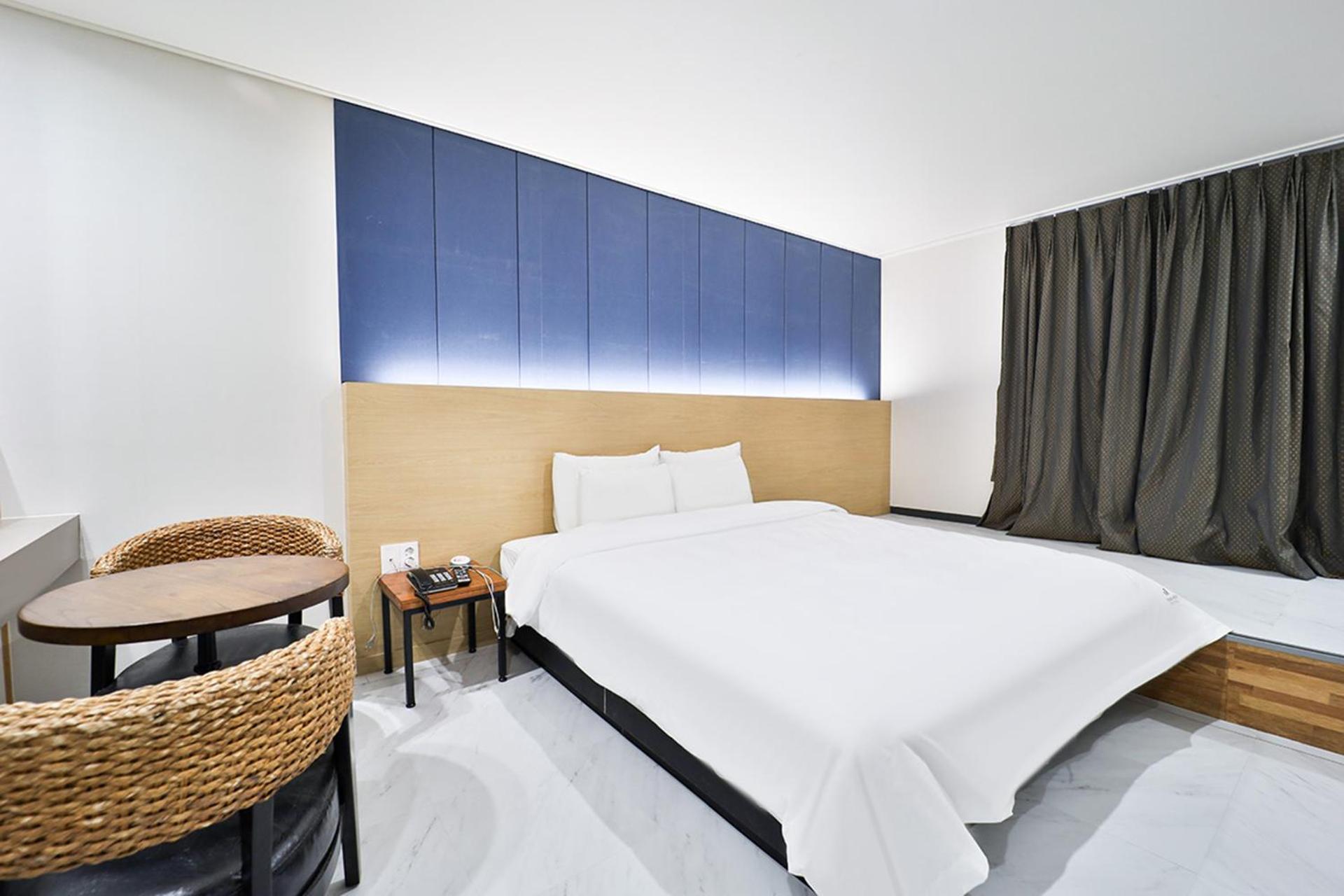 Calm Rest Hotel Busan Sasang Екстер'єр фото